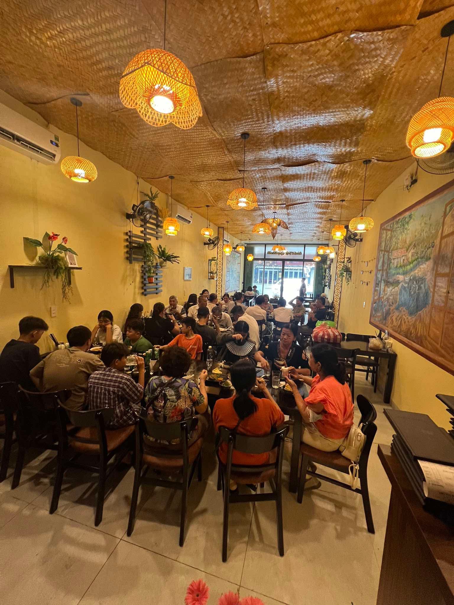 Hương vị cơm nhà – Khám phá 6 quán ăn gia đình giữ lòng phố biển