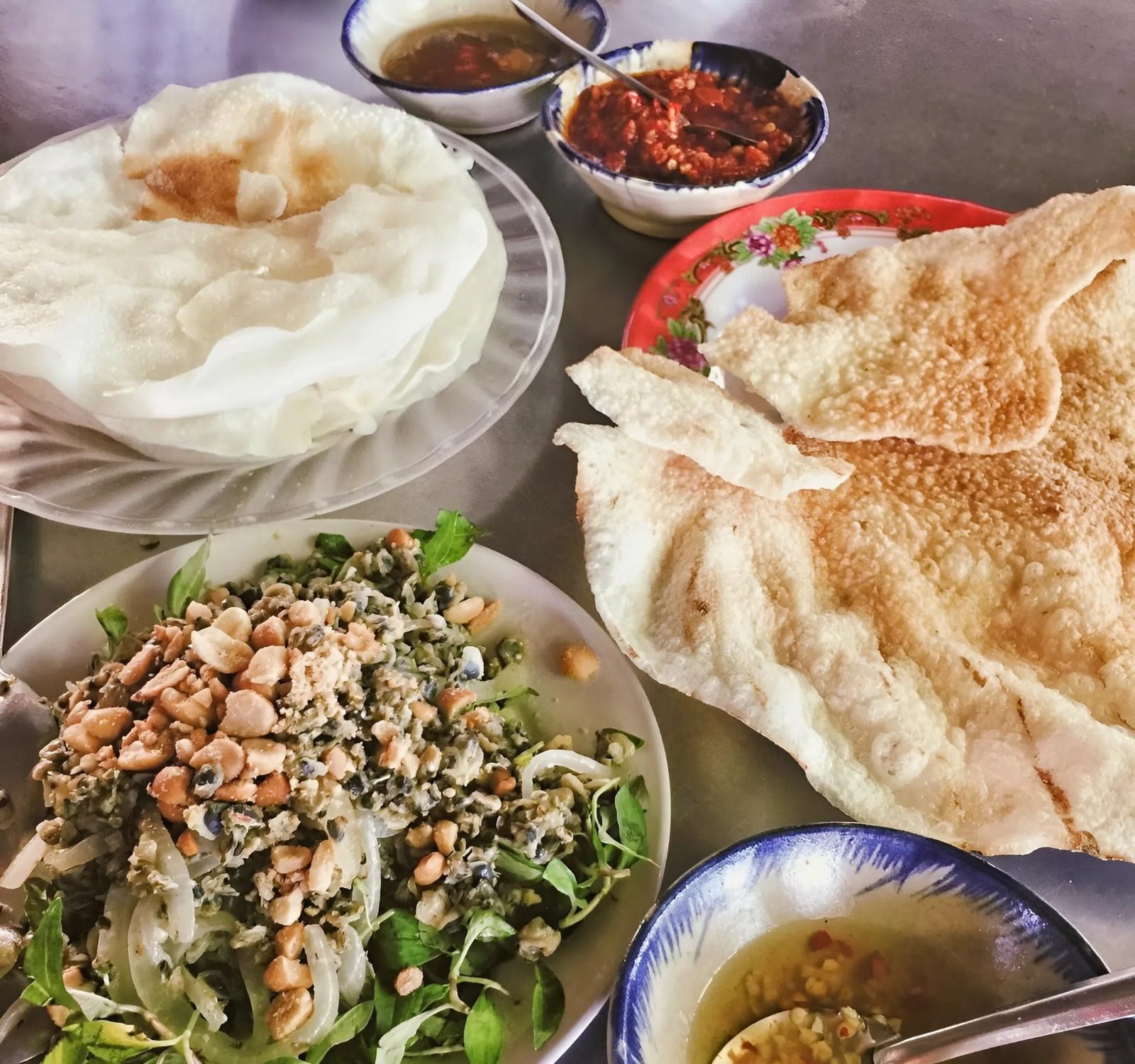 Bánh đập hến xào Hội An – Hương vị không thể bỏ lỡ khi ghé phố cổ