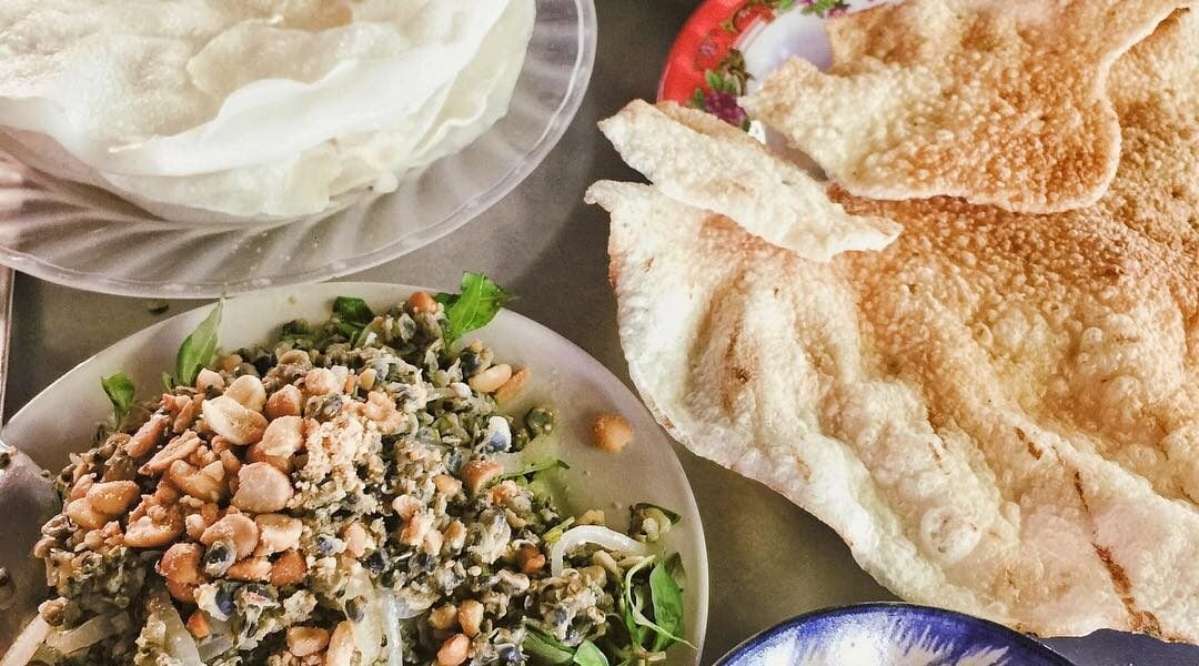Bánh đập hến xào Hội An – Hương vị số 1 không thể bỏ lỡ khi ghé phố cổ