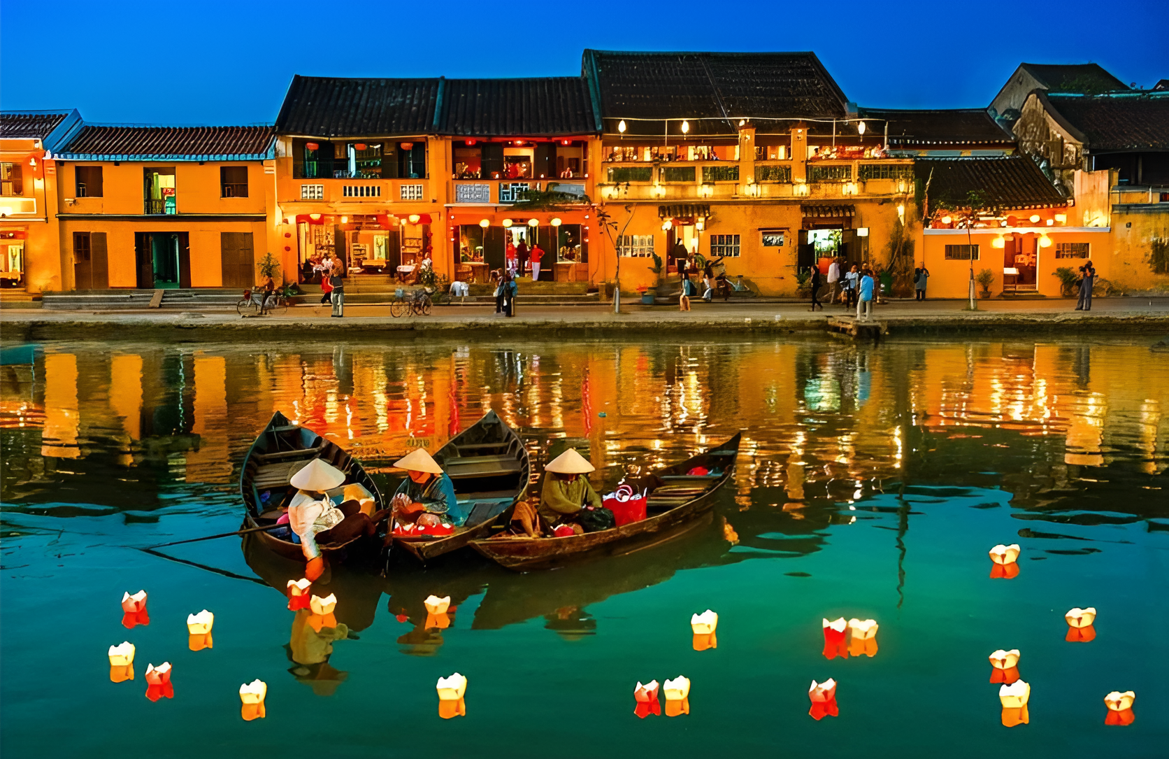 Thả đèn hoa đăng Hội An – Ánh sáng rực rỡ giữa lòng phố cổ
