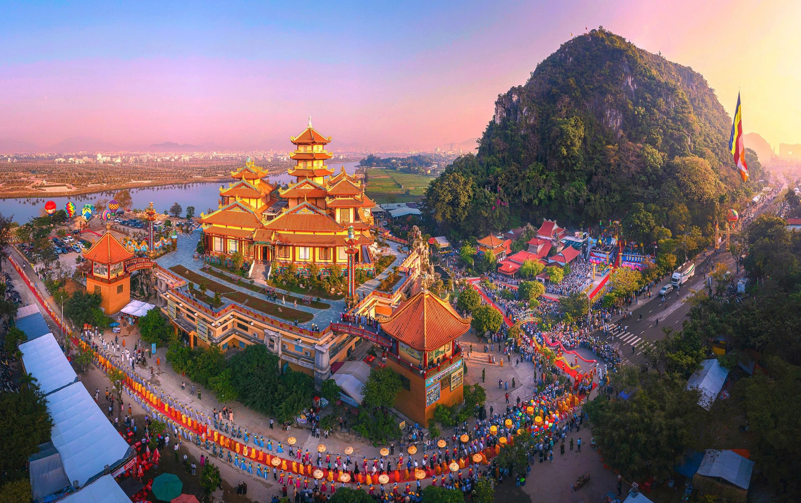 Top 11 Ngôi Chùa Linh Thiêng Ở Đà Nẵng Không Nên Bỏ Lỡ Khi Du Lịch & Cầu Duyên