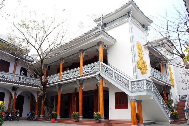 Top 11 Ngôi Chùa Linh Thiêng Ở Đà Nẵng Không Nên Bỏ Lỡ Khi Du Lịch & Cầu Duyên