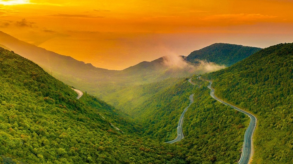 Trải Nghiệm Trekking tại Đà Nẵng Từ Núi Đến Biển