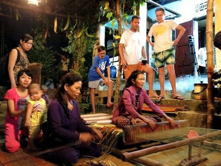 Làng Chiếu Cẩm Nê – Nơi Từng Sợi Lác Mang Hồn Xứ Quảng Hơn 600 Năm